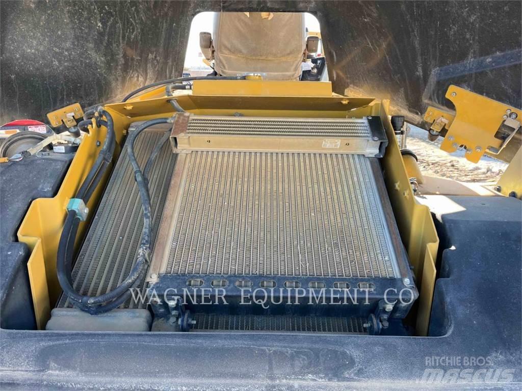 CAT CB64 Compactadores para terra