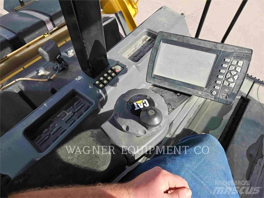 CAT CB68B Compactadores para terra