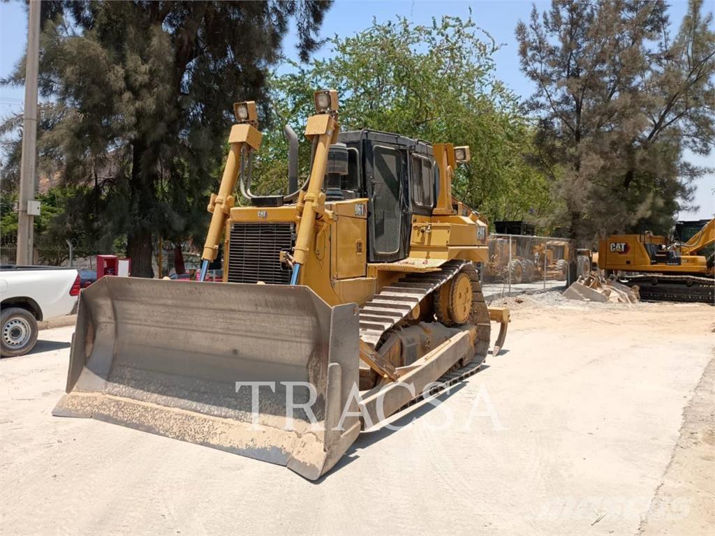 CAT D 6 T Dozers - Tratores rastos