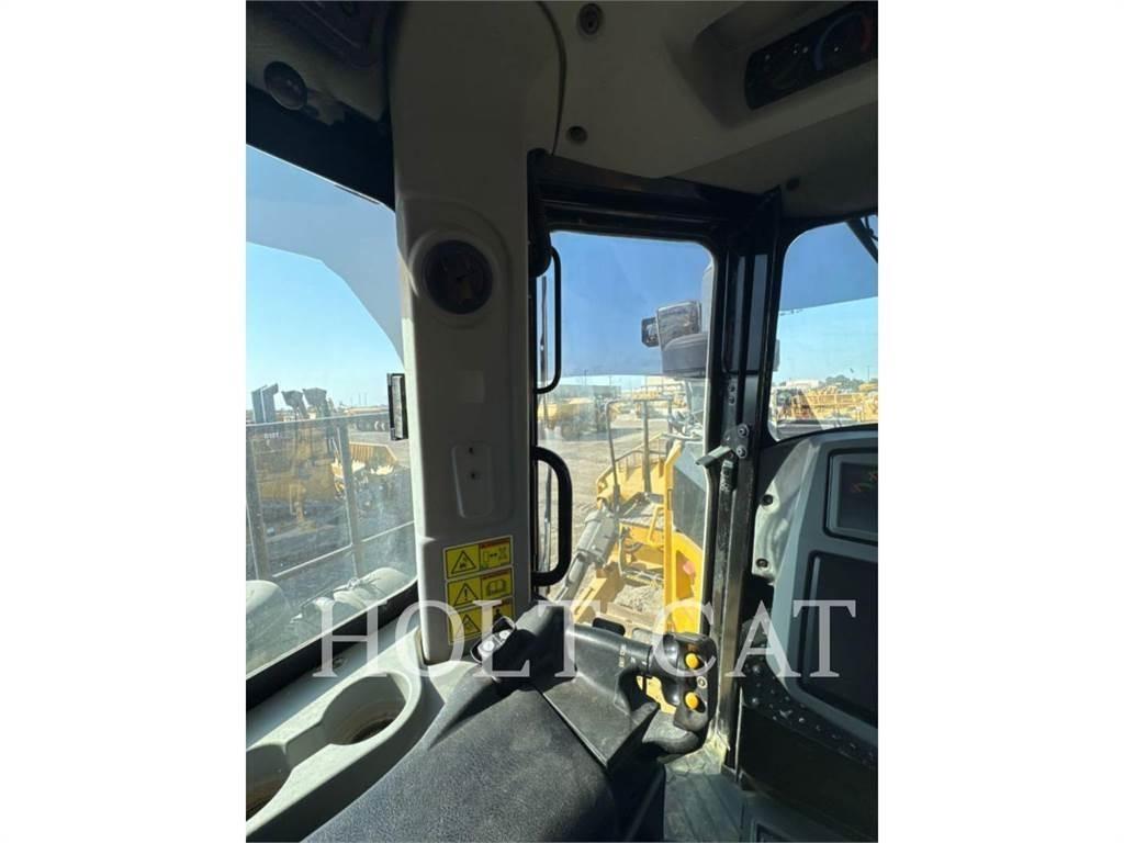 CAT D10T Dozers - Tratores rastos