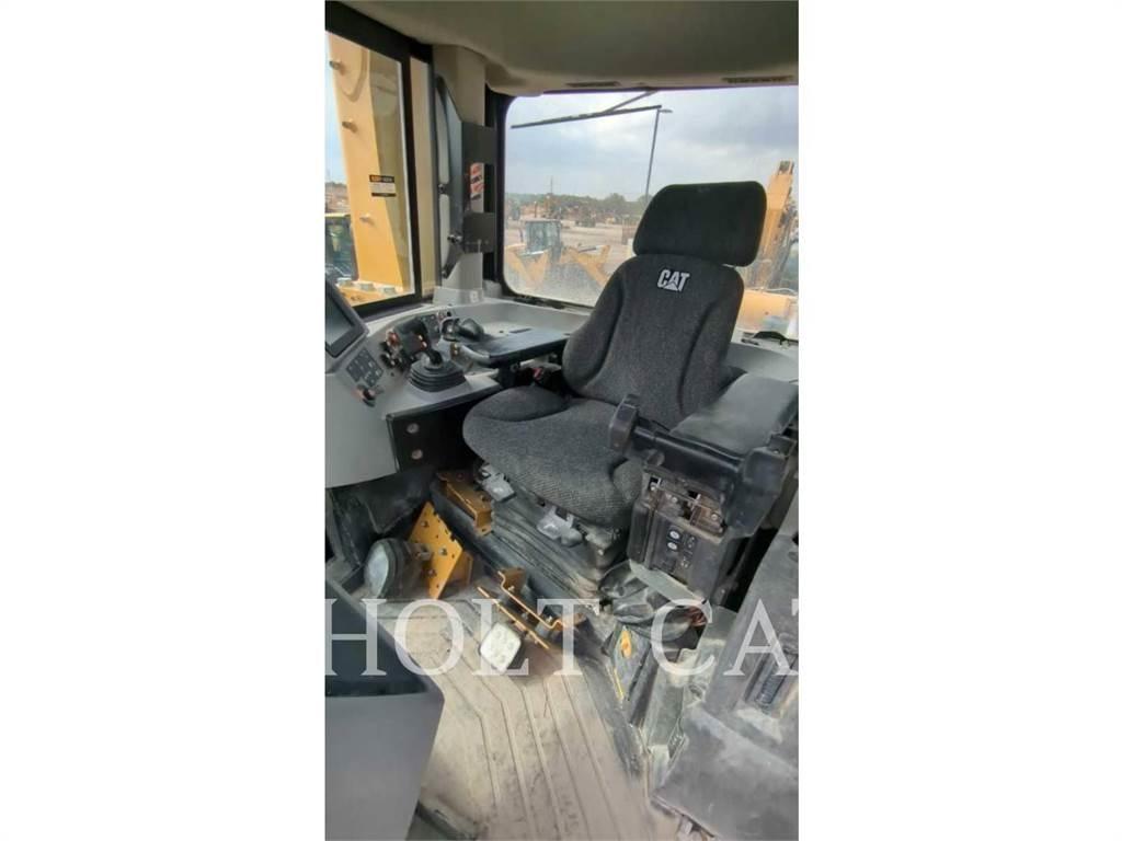 CAT D10T Dozers - Tratores rastos
