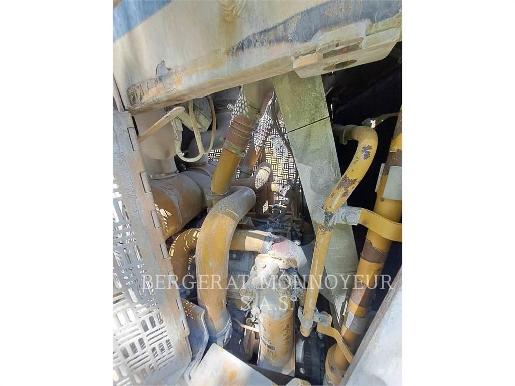 CAT D10T Dozers - Tratores rastos