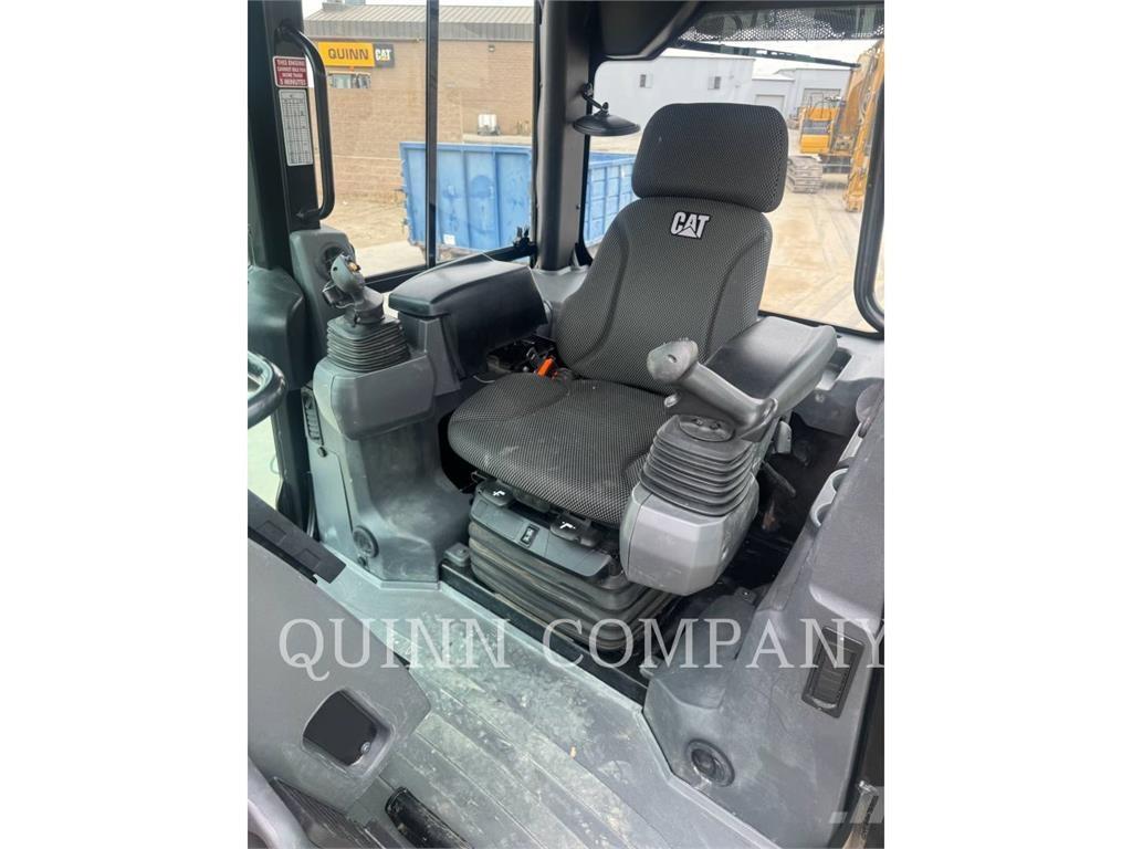 CAT D2 Retroescavadeiras