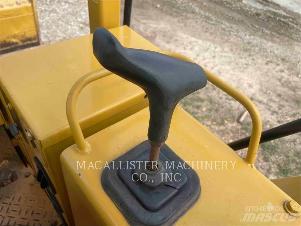 CAT D4C Dozers - Tratores rastos