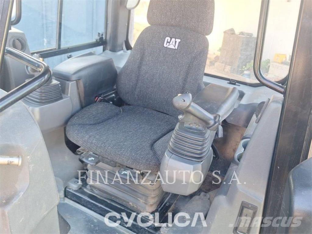 CAT D4K2 Dozers - Tratores rastos