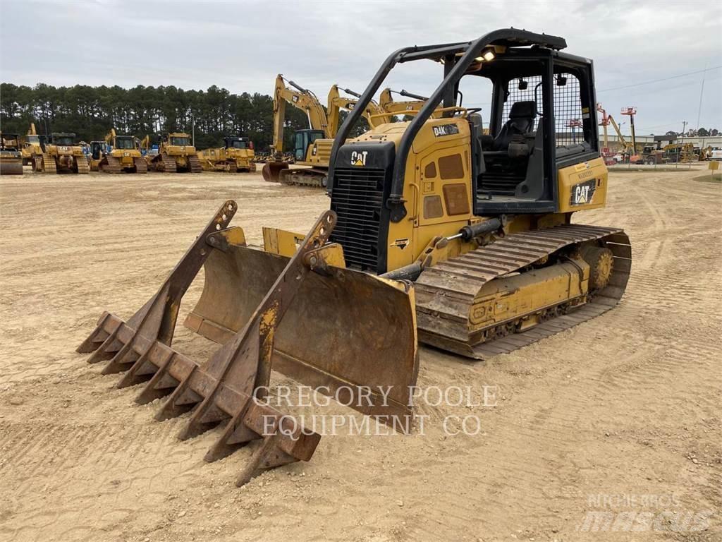 CAT D4K2LGP Dozers - Tratores rastos