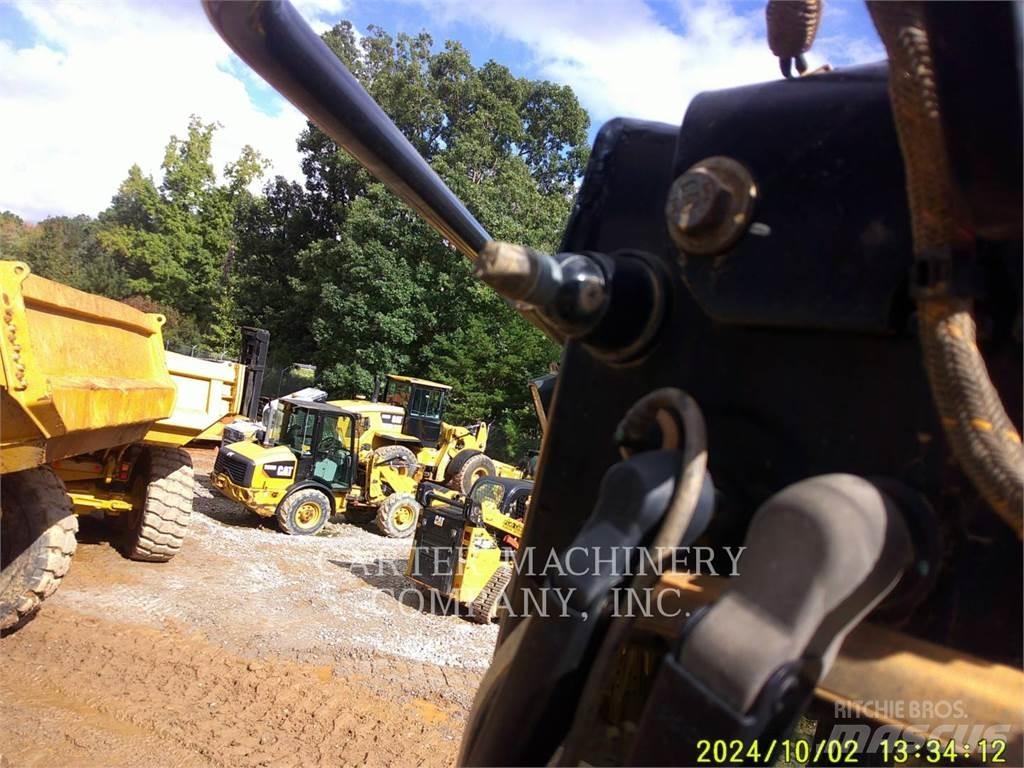 CAT D5 Dozers - Tratores rastos