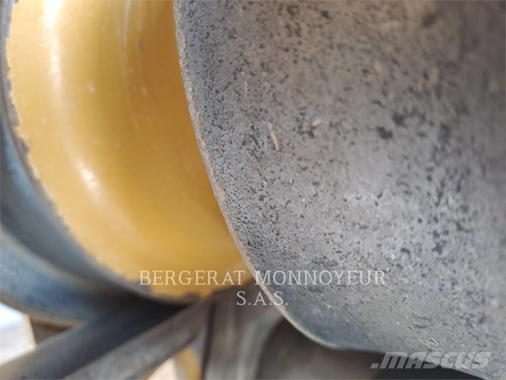 CAT D5 Dozers - Tratores rastos