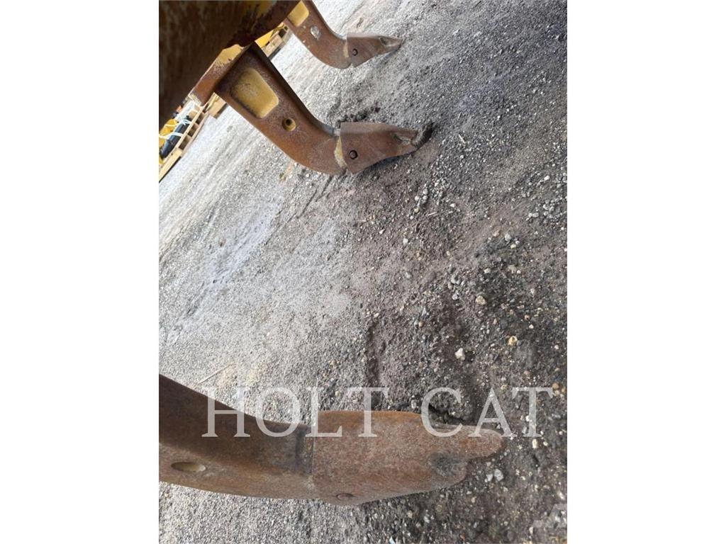 CAT D6 Dozers - Tratores rastos