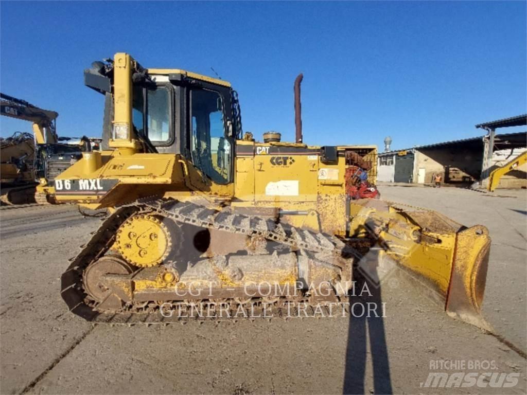 CAT D6M Dozers - Tratores rastos
