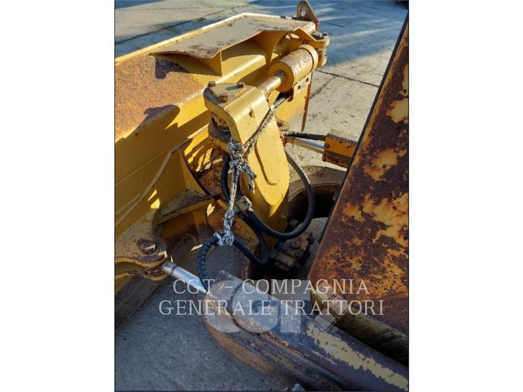 CAT D6M Dozers - Tratores rastos
