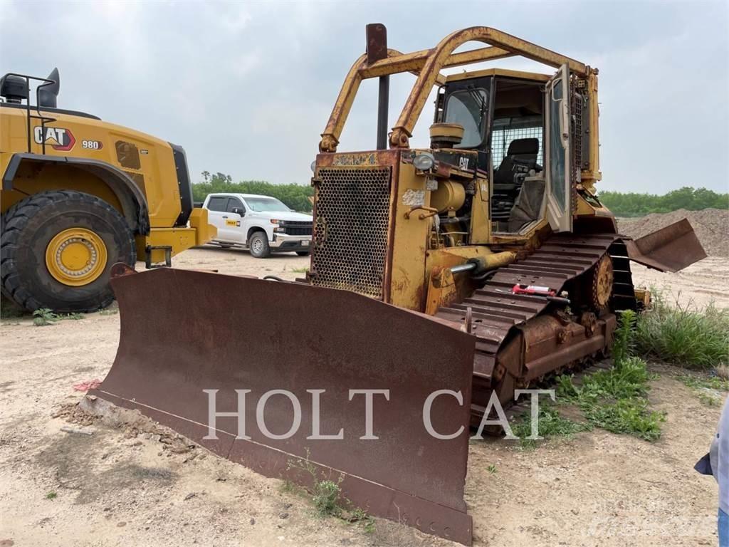 CAT D6M Dozers - Tratores rastos