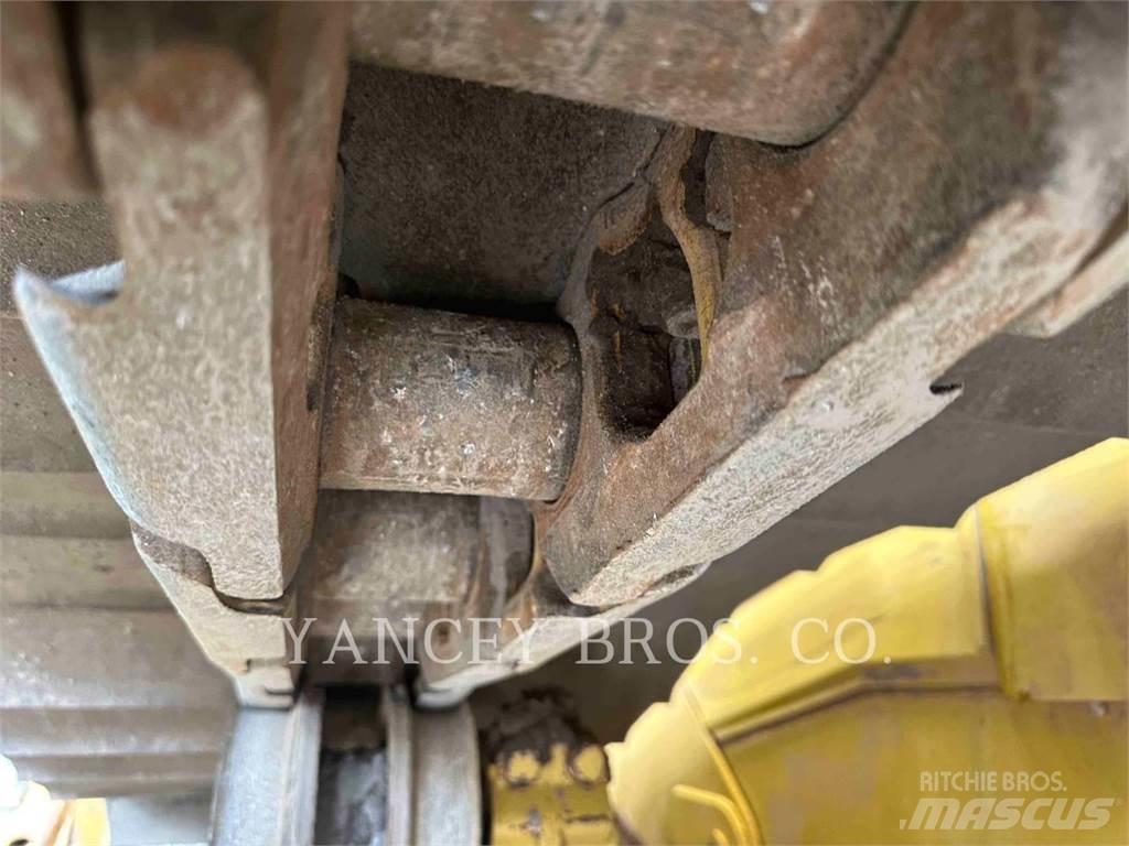 CAT D6T Dozers - Tratores rastos