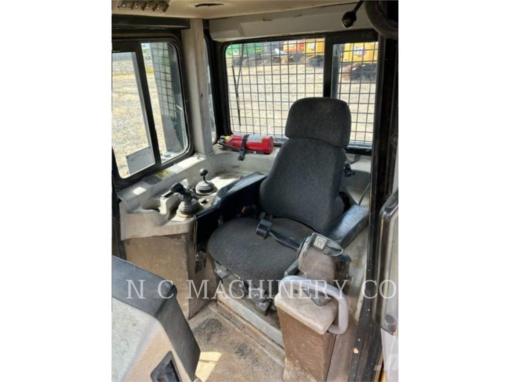 CAT D6T Dozers - Tratores rastos