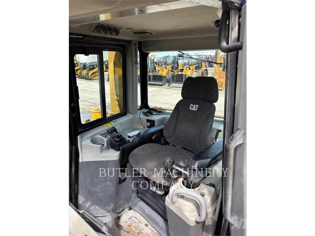 CAT D6T Dozers - Tratores rastos