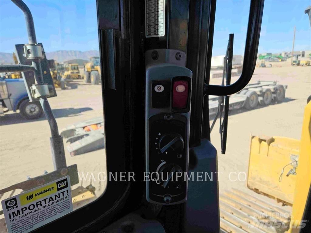 CAT D6T LGPVPT Dozers - Tratores rastos