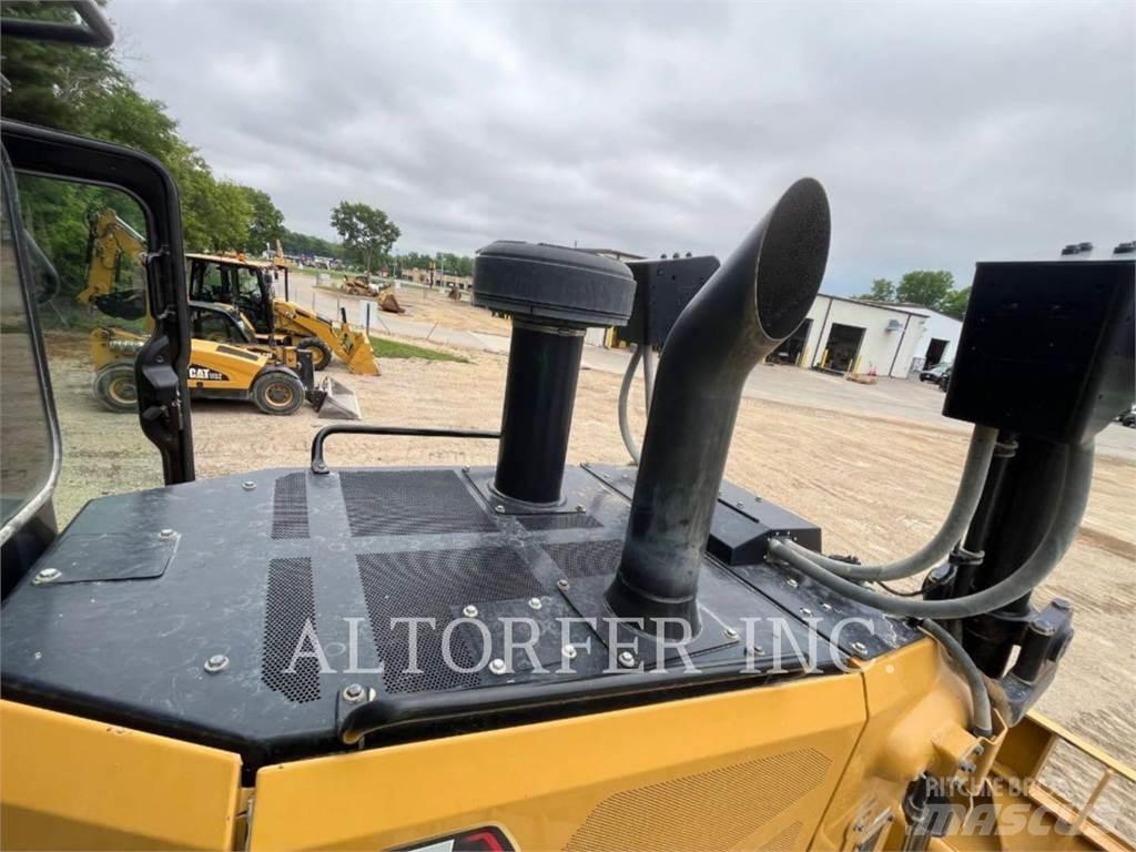 CAT D7-17 Dozers - Tratores rastos