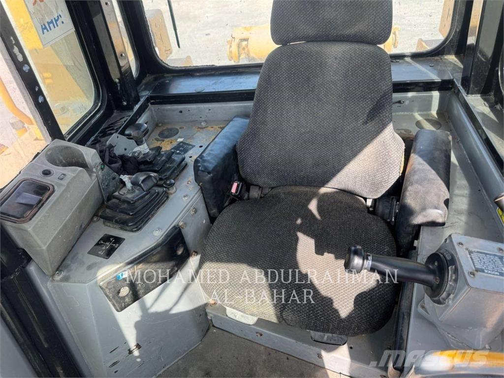 CAT D8RLRC Dozers - Tratores rastos