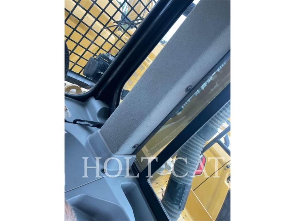 CAT D8T Dozers - Tratores rastos