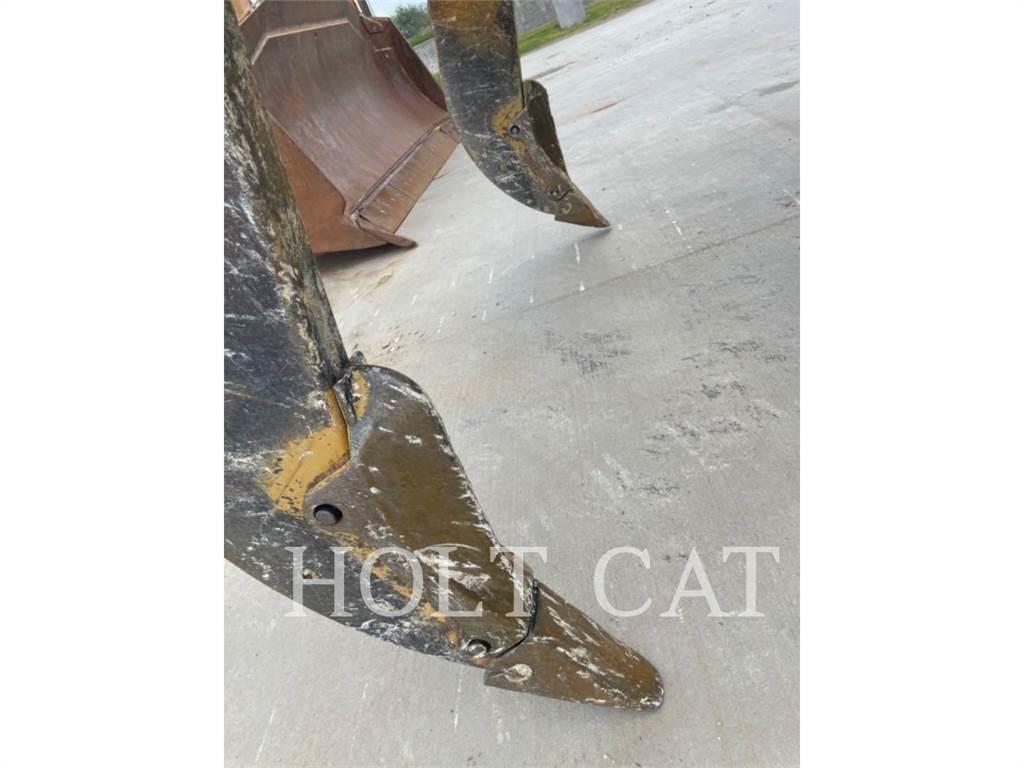 CAT D8T Dozers - Tratores rastos