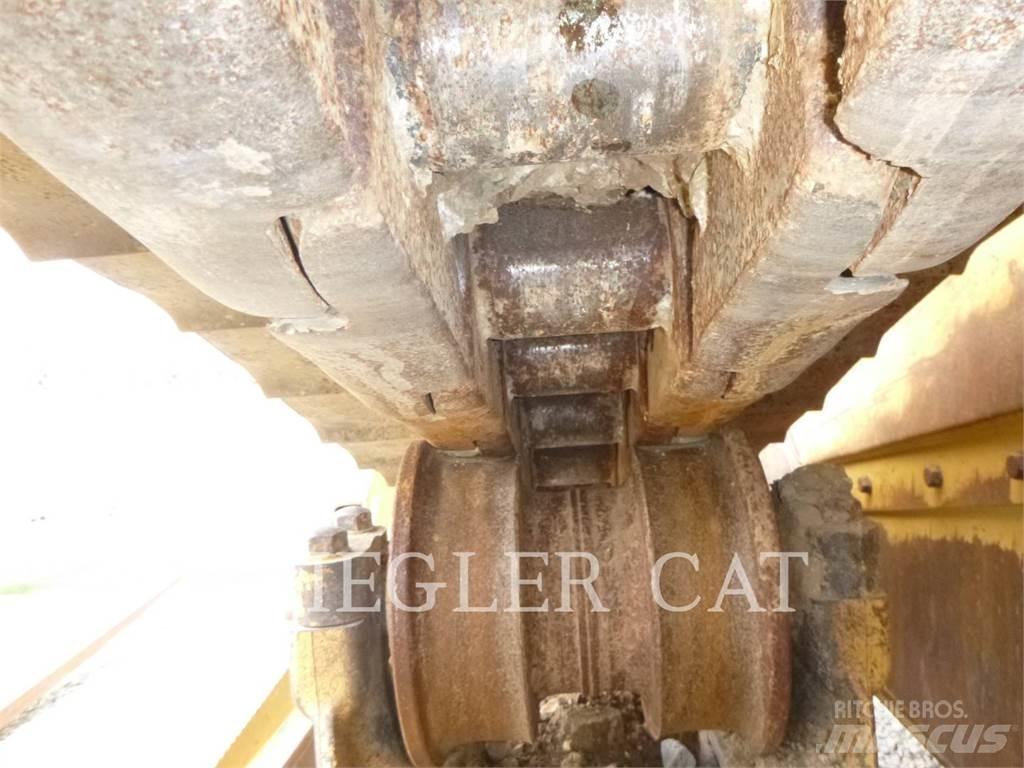 CAT D8T Dozers - Tratores rastos
