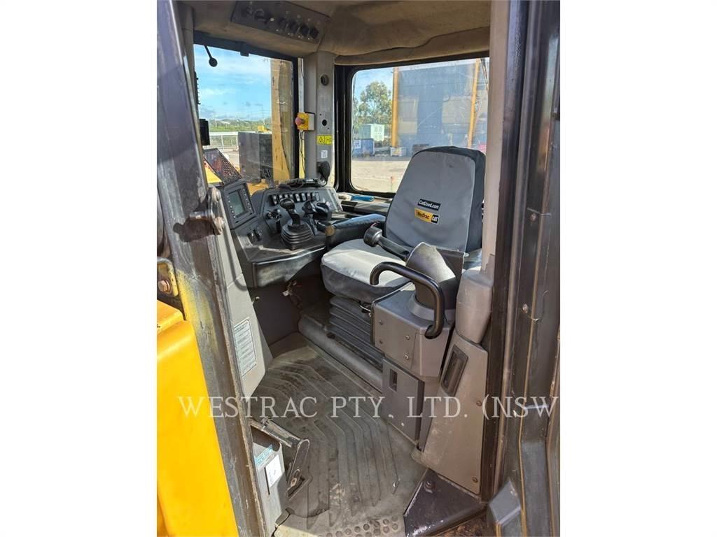 CAT D8T Dozers - Tratores rastos