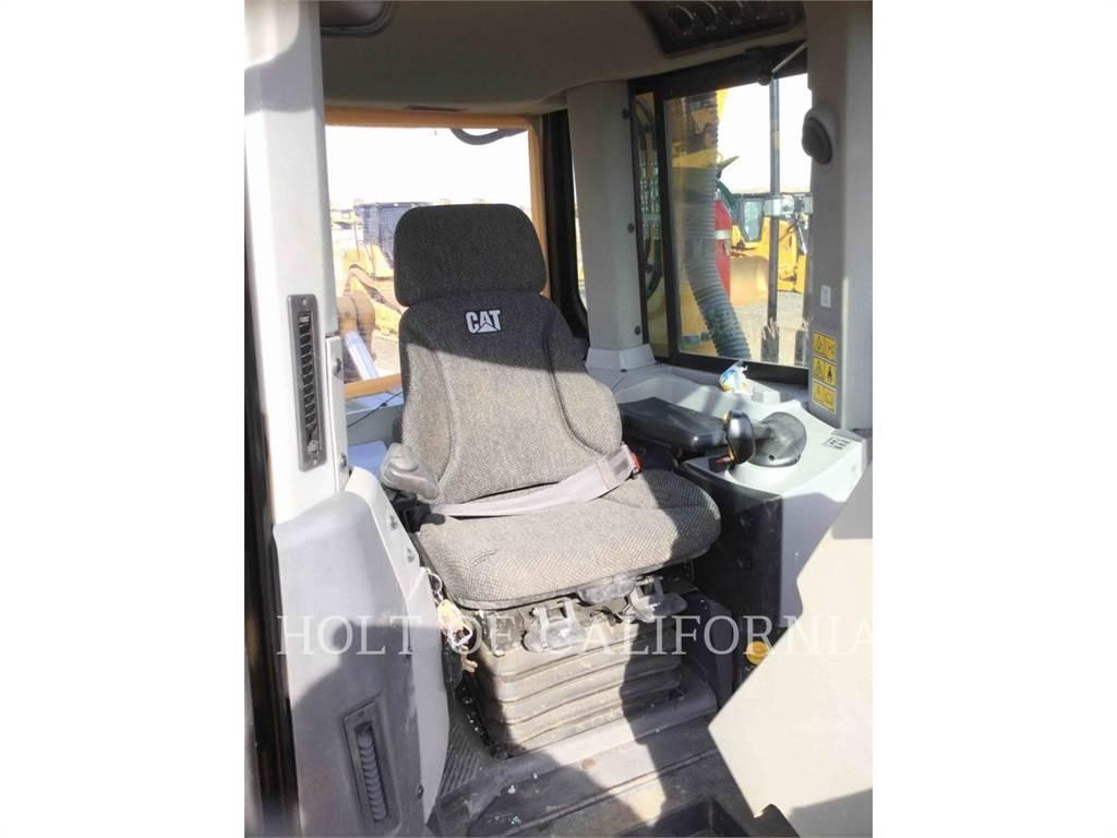 CAT D8T Dozers - Tratores rastos