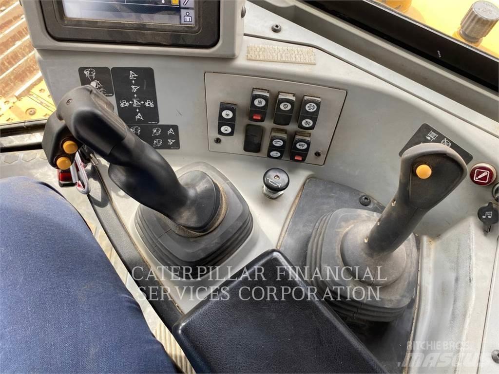 CAT D8T Dozers - Tratores rastos