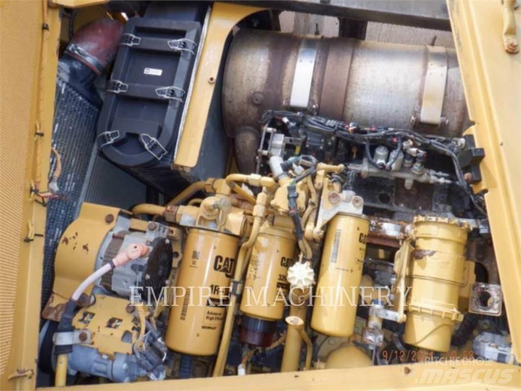 CAT D8T Dozers - Tratores rastos