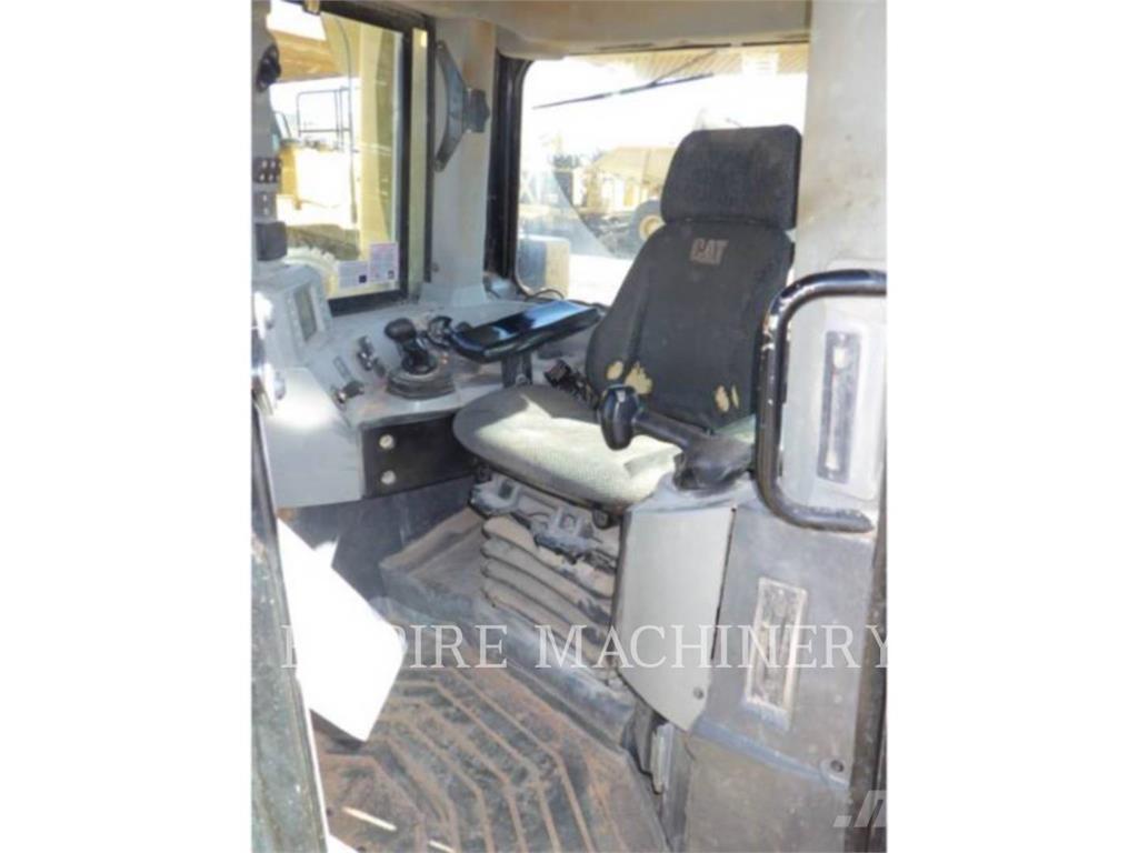 CAT D8T Dozers - Tratores rastos