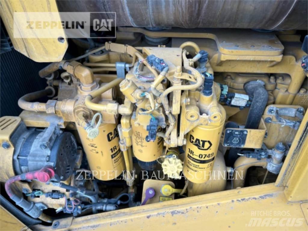CAT D8T Dozers - Tratores rastos