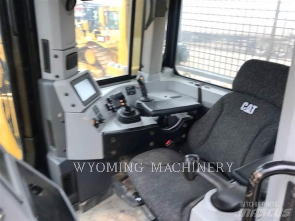 CAT D8T Dozers - Tratores rastos