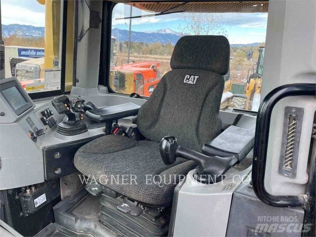 CAT D8T Dozers - Tratores rastos