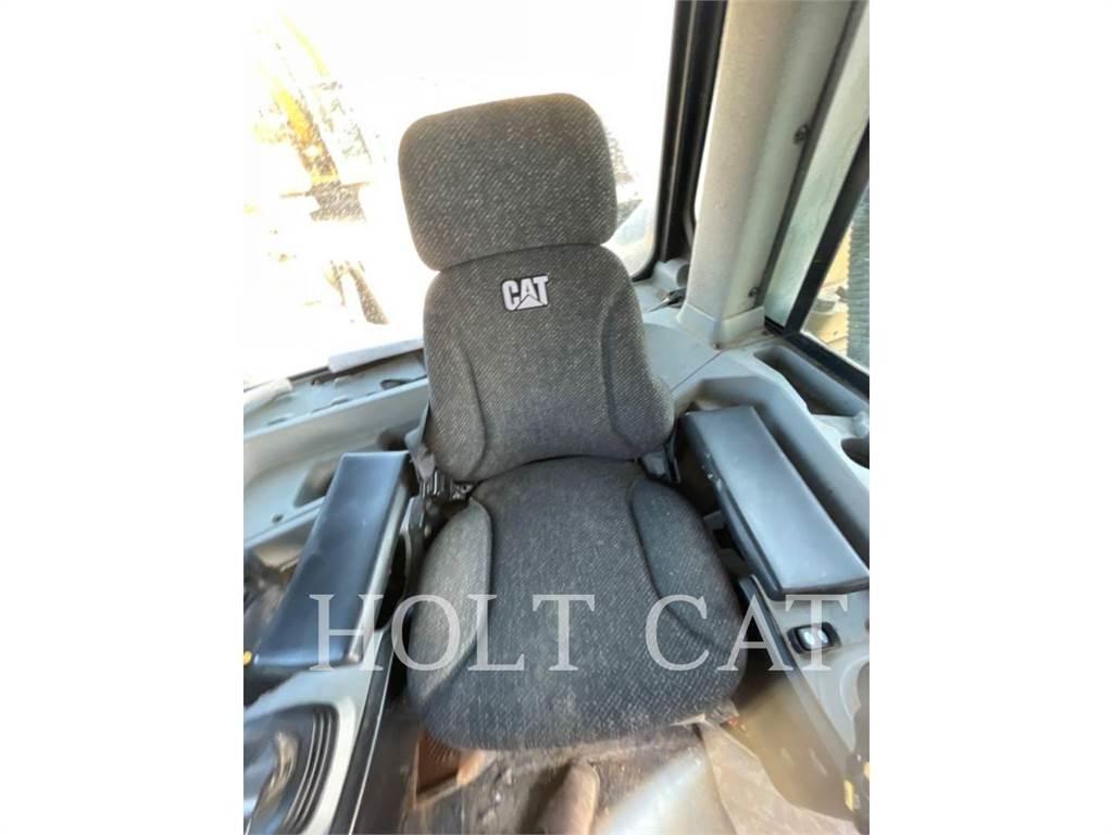 CAT D8T Dozers - Tratores rastos
