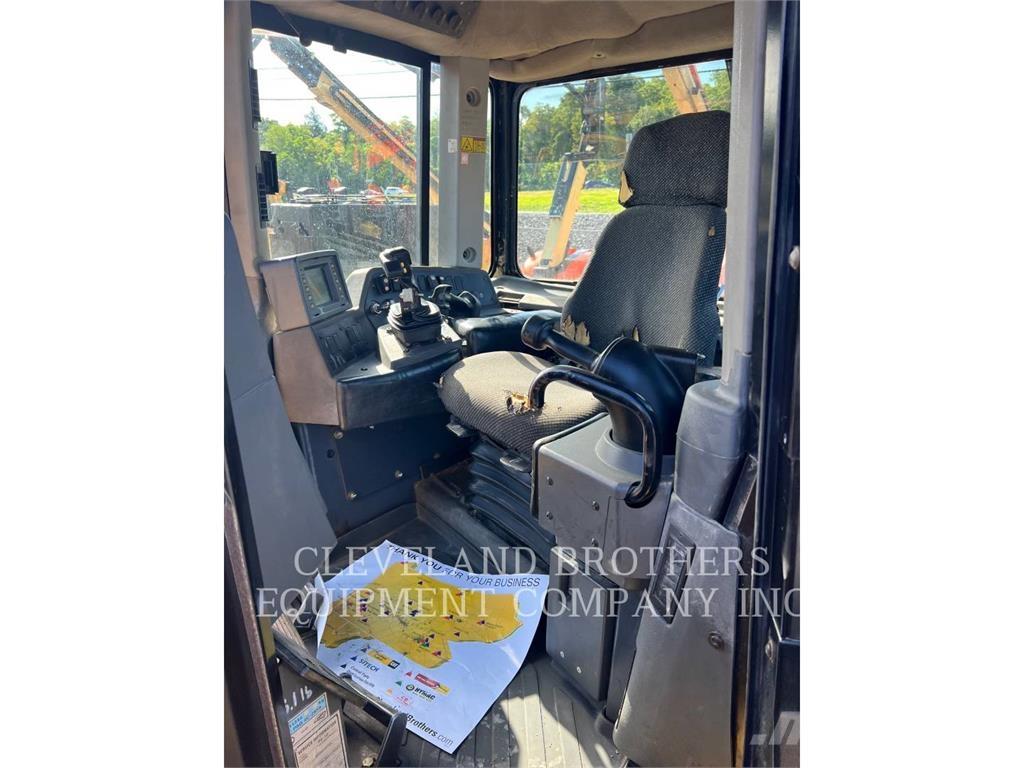 CAT D9T Dozers - Tratores rastos