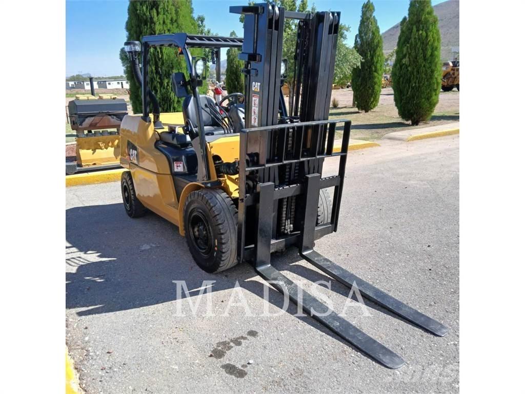 CAT LIFT TRUCKS DP50NM1 Empilhadores Diesel