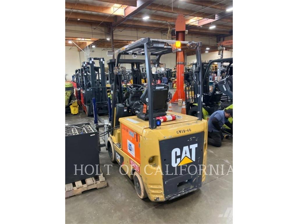 CAT MITSUBISHI EC30N2 Empilhadores eléctricos