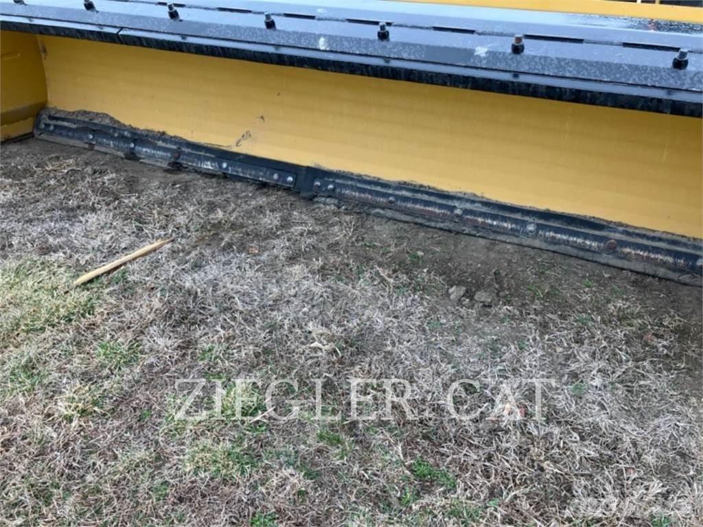 CAT STRAIT SNOW PUSHER Lançadores de neve