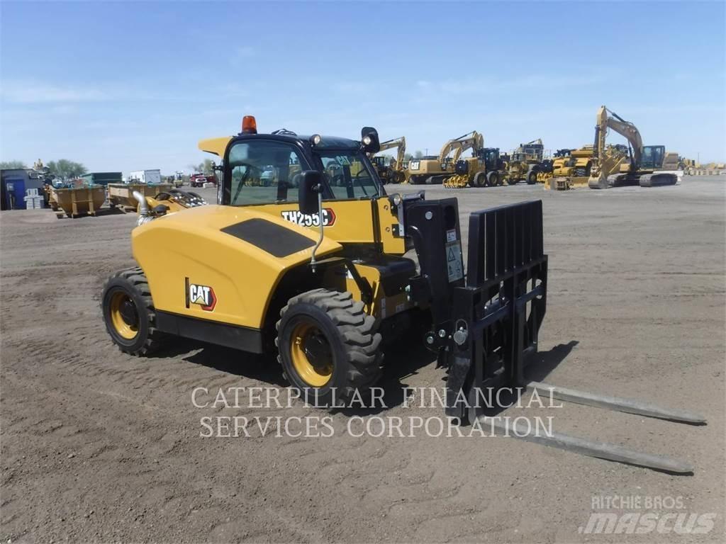 CAT TH255C Manipulador telescópico