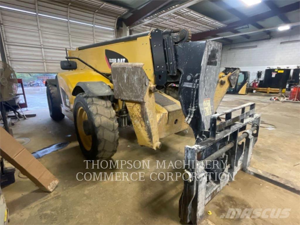 CAT TL1255D Manipulador telescópico