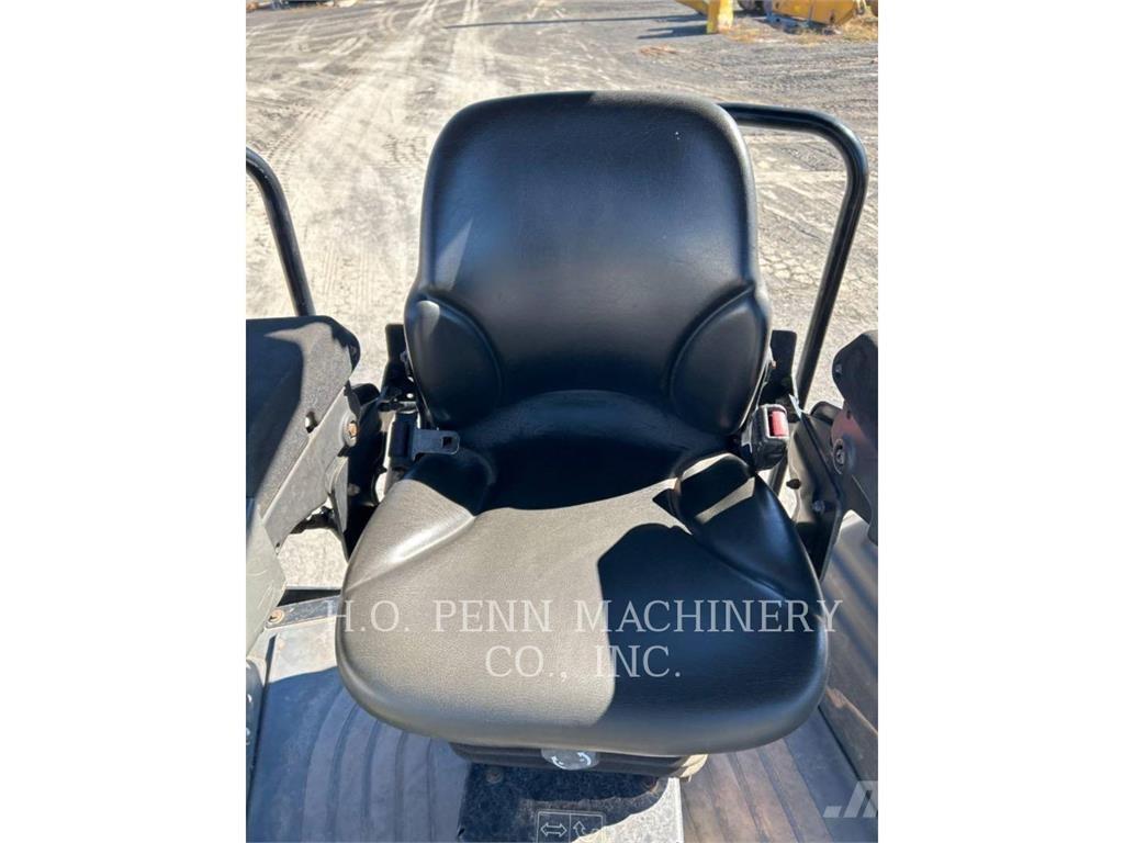  CB7 Compactadores para terra