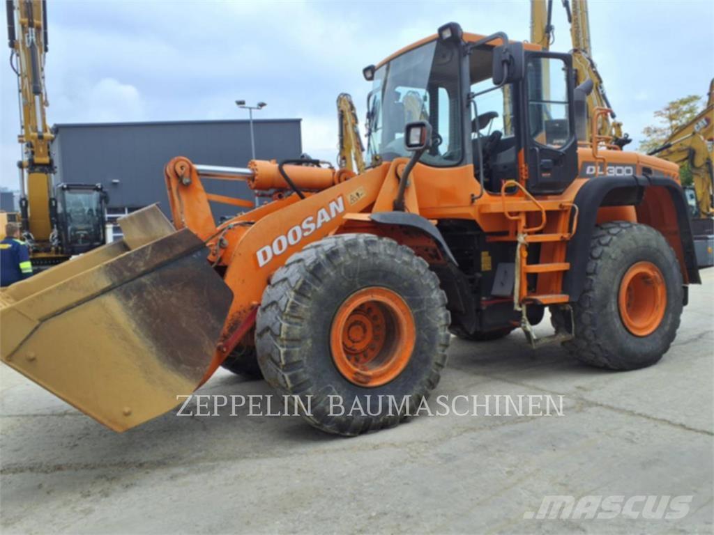 Doosan DL300 Carregadeiras de rodas