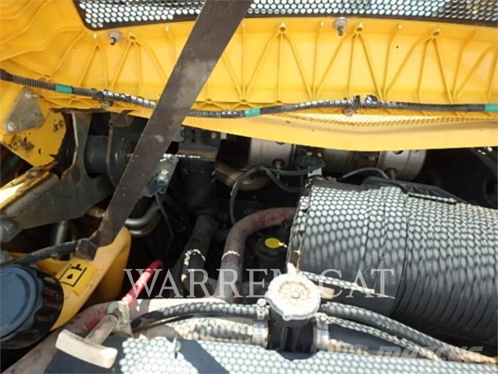 Ford / New Holland L220 Minicarregadeiras