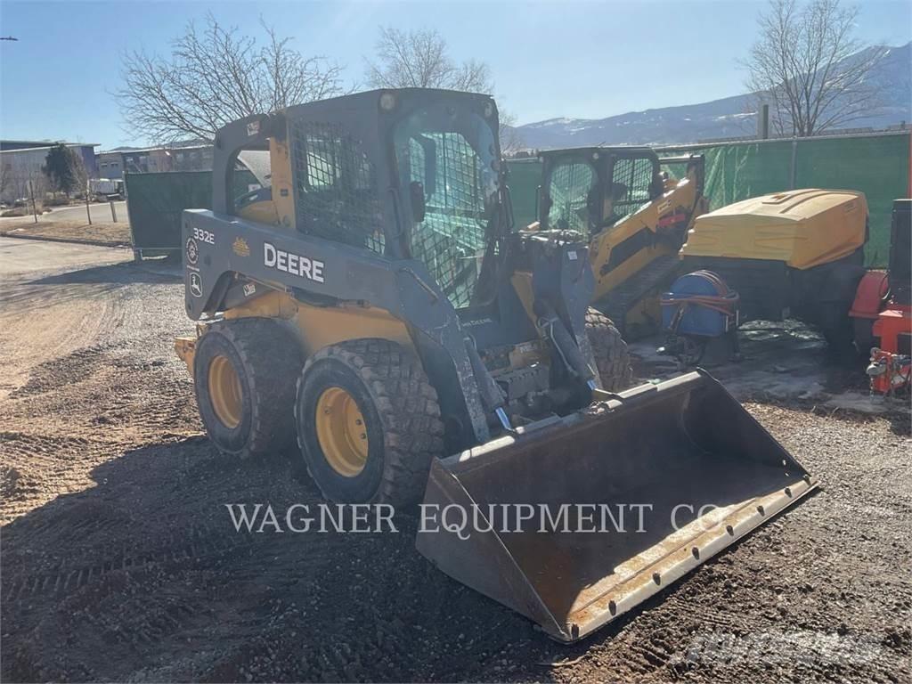 John Deere & CO. 332E Minicarregadeiras