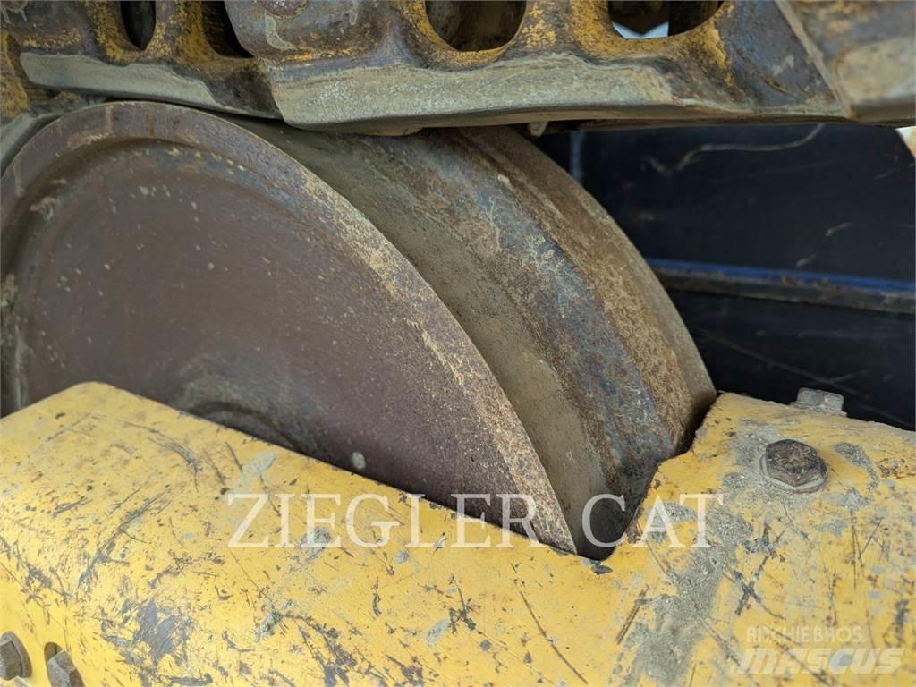 John Deere & CO. 700K Dozers - Tratores rastos