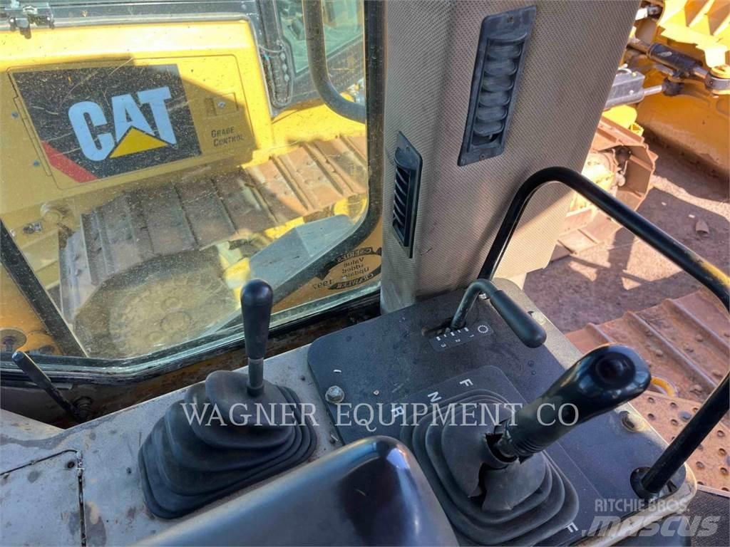 John Deere & CO. 750C LT Dozers - Tratores rastos