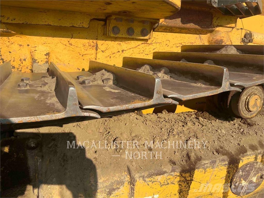 Komatsu D39PX-23 Dozers - Tratores rastos