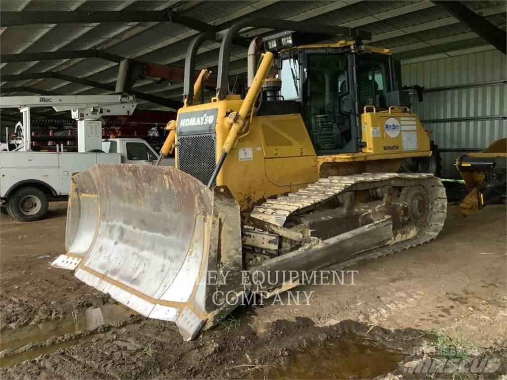 Komatsu D65EX17 Dozers - Tratores rastos