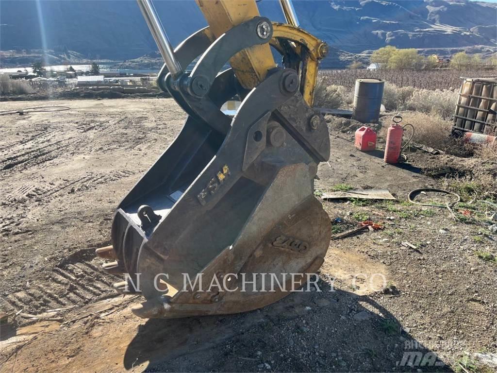 Komatsu PC138USLC Escavadeiras de esteiras