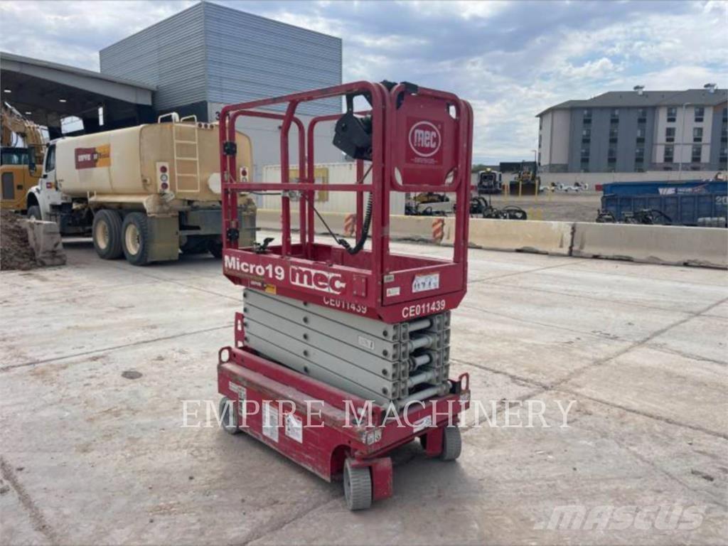 MEC MICRO 19 Elevadores braços articulados